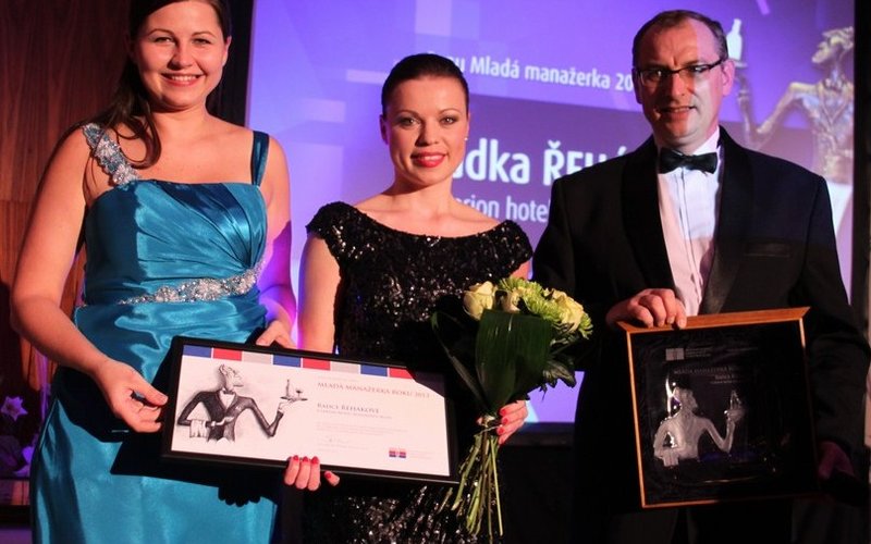 RADKA ŘEHÁKOVÁ Z CLARION HOTELU ŠPINDLERŮV MLÝN SE STALA MLADOU MANAŽERKOU ROKU 2013